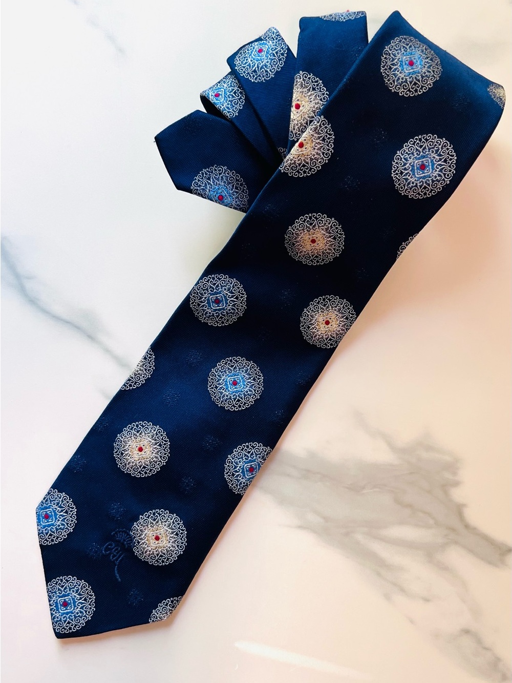 Giving 1970s Executive! Vintage Countess Mara 1970s 4" Wide Mid-Century Necktie